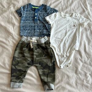 Bundle of 2 baby tees and sweats